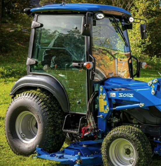 Tehdasasenteinen ohjaamo 26 HST