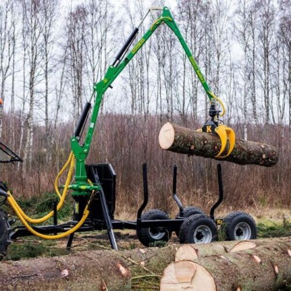 6 tonnin metsävaunu 4,7 m:n nosturilla