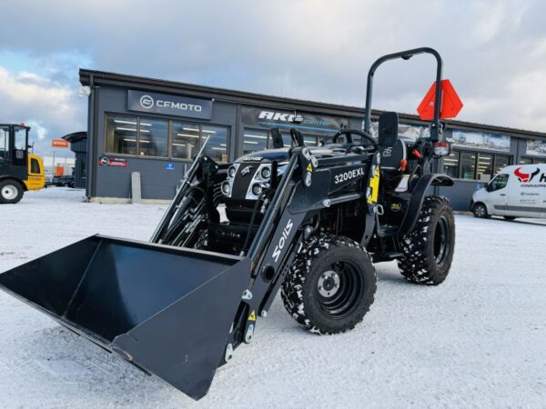 SOLIS 26 6+2 Sidesift 4WD Etukuormaajalla