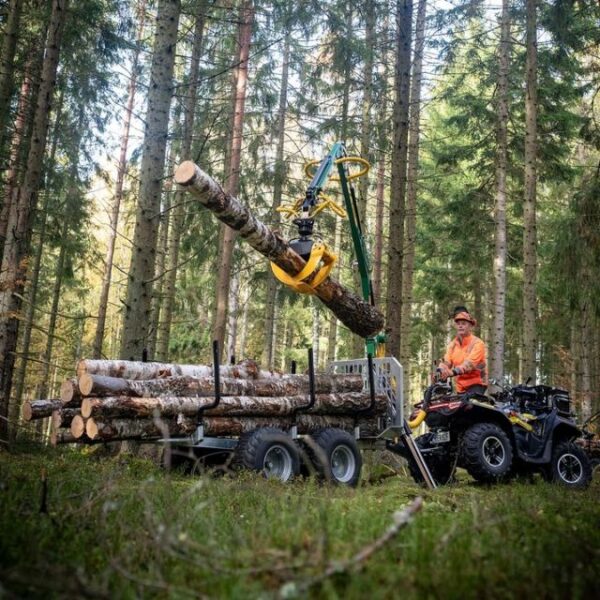 2 tonnin ATV-metsävaunu 3,6 m:n nosturilla